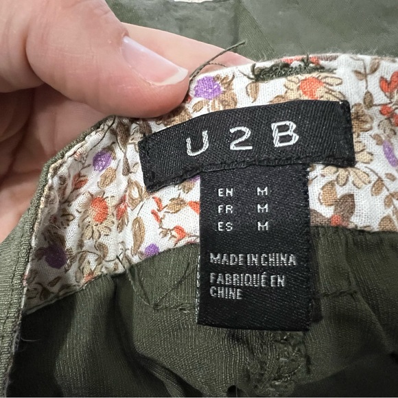 Green lace bottom shorts - Picture 3 of 3